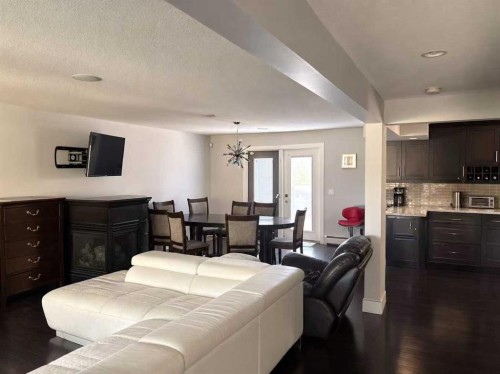 7331 Keewatin Street Sw, Calgary, AB - Indoor