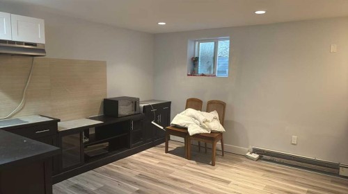 7331 Keewatin Street Sw, Calgary, AB - Indoor Photo Showing Other Room