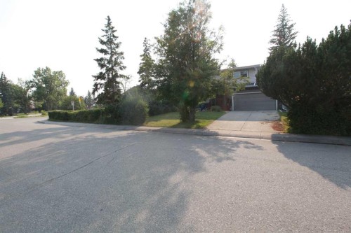 7331 Keewatin Street Sw, Calgary, AB - Outdoor