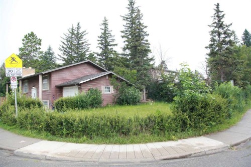 7331 Keewatin Street Sw, Calgary, AB - Outdoor