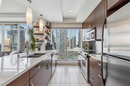 1702-530 12 Avenue Sw, Calgary, AB - Indoor Photo Showing Kitchen With Double Sink With Upgraded Kitchen