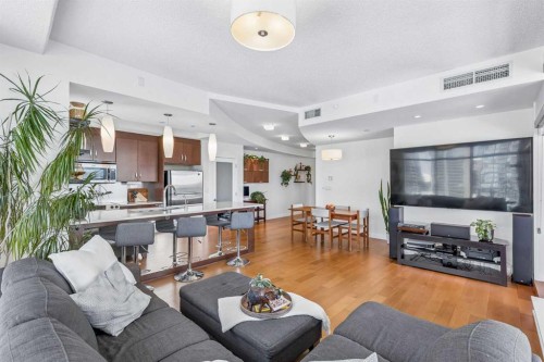 1702-530 12 Avenue Sw, Calgary, AB - Indoor Photo Showing Kitchen With Stainless Steel Kitchen With Upgraded Kitchen