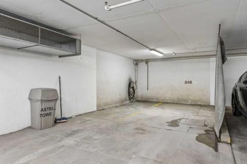 1702-530 12 Avenue Sw, Calgary, AB - Indoor Photo Showing Garage