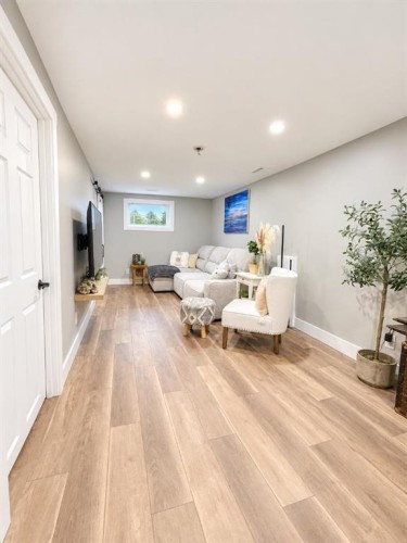 124 4 Avenue, Strathmore, AB 