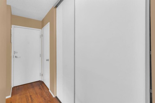 3204-4001C 49 Street Nw, Calgary, AB - Indoor Photo Showing Other Room