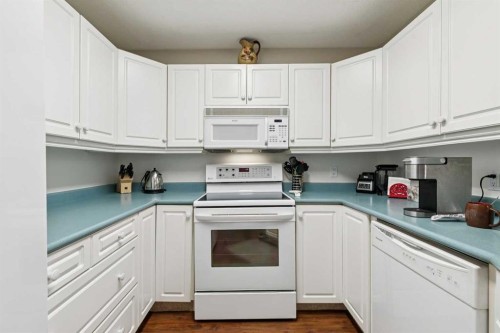 3238-1818 Simcoe Boulevard Sw, Calgary, AB - Indoor Photo Showing Kitchen