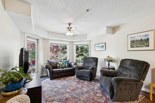 3238-1818 Simcoe Boulevard Sw, Calgary, AB - Indoor Photo Showing Living Room