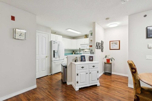 3238-1818 Simcoe Boulevard Sw, Calgary, AB - Indoor Photo Showing Kitchen