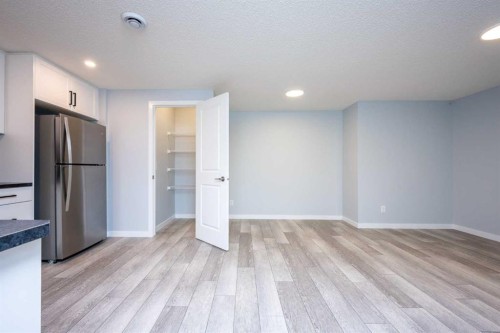 338 Magnolia Way Se, Calgary, AB - Indoor