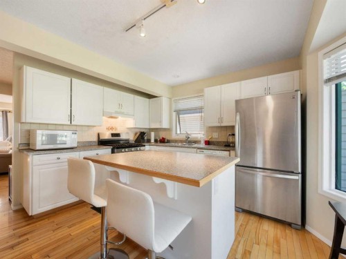 81 Prominence View Sw, Calgary, AB - Indoor Photo Showing Kitchen