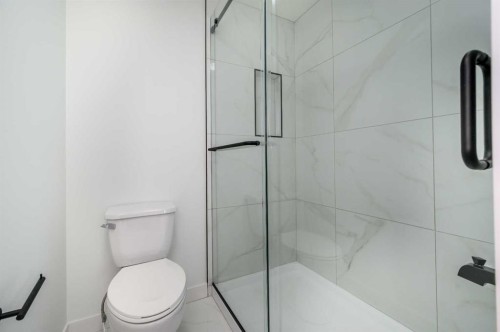 182 Lakewood Crescent, Strathmore, AB - Indoor Photo Showing Bathroom