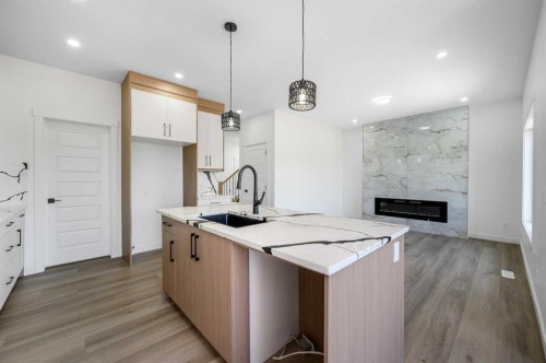 182 Lakewood Crescent, Strathmore, AB - Indoor Photo Showing Kitchen With Upgraded Kitchen