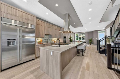 217 32 Avenue Nw, Calgary, AB - Indoor Photo Showing Kitchen With Upgraded Kitchen