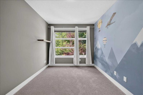 217 32 Avenue Nw, Calgary, AB - Indoor Photo Showing Other Room
