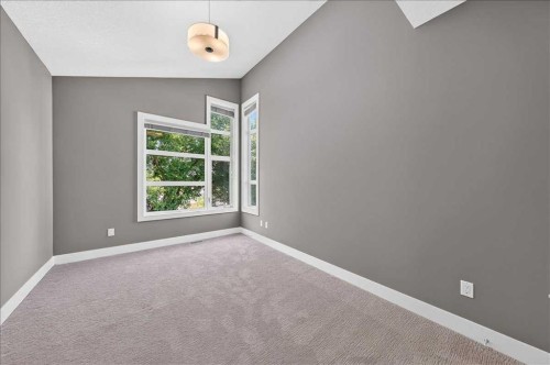217 32 Avenue Nw, Calgary, AB - Indoor Photo Showing Other Room