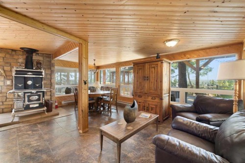 342042 Range Road 4-4, Rural Clearwater County, AB - Indoor Photo Showing Living Room