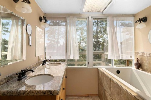 342042 Range Road 4-4, Rural Clearwater County, AB - Indoor Photo Showing Bathroom