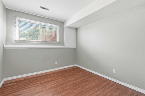 7341 36 Avenue Nw, Calgary, AB - Indoor Photo Showing Other Room