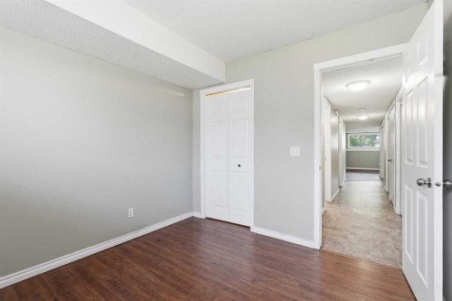 7341 36 Avenue Nw, Calgary, AB - Indoor Photo Showing Other Room
