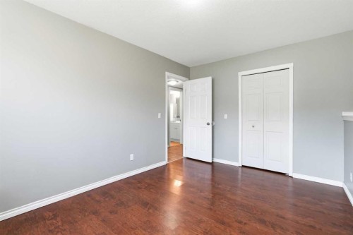 7341 36 Avenue Nw, Calgary, AB - Indoor Photo Showing Other Room