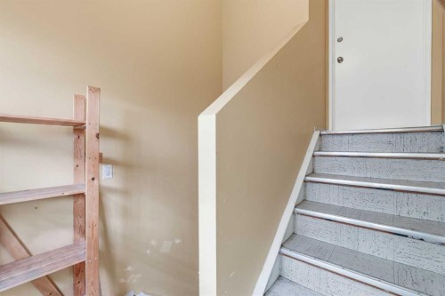 7341 36 Avenue Nw, Calgary, AB - Indoor Photo Showing Other Room