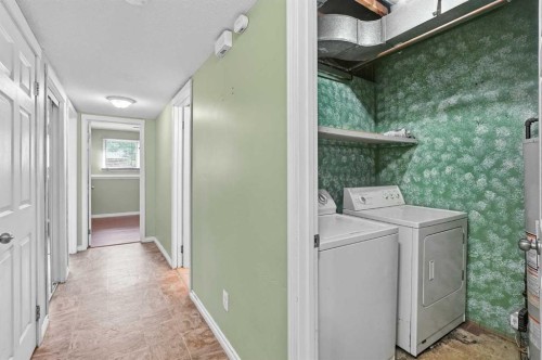 7341 36 Avenue Nw, Calgary, AB - Indoor Photo Showing Laundry Room