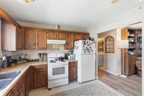 7341 36 Avenue Nw, Calgary, AB - Indoor Photo Showing Kitchen With Double Sink