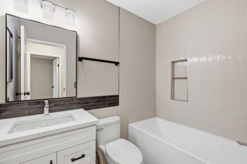 34-420 Grier Avenue Ne, Calgary, AB - Indoor Photo Showing Bathroom