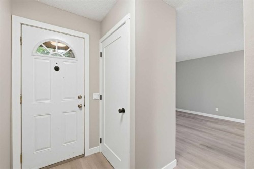 34-420 Grier Avenue Ne, Calgary, AB - Indoor Photo Showing Other Room