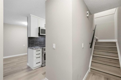 34-420 Grier Avenue Ne, Calgary, AB - Indoor Photo Showing Other Room