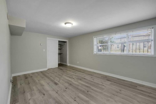1506 36 Street Se, Calgary, AB - Indoor Photo Showing Other Room