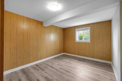 1506 36 Street Se, Calgary, AB - Indoor Photo Showing Other Room