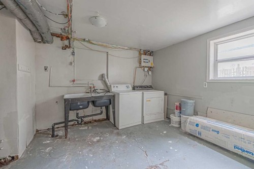 1506 36 Street Se, Calgary, AB - Indoor Photo Showing Laundry Room