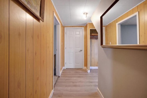 1506 36 Street Se, Calgary, AB - Indoor Photo Showing Other Room