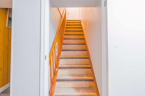 1506 36 Street Se, Calgary, AB - Indoor Photo Showing Other Room