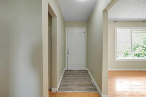 1506 36 Street Se, Calgary, AB - Indoor Photo Showing Other Room