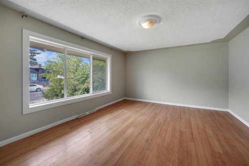 1506 36 Street Se, Calgary, AB - Indoor Photo Showing Other Room