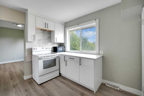 1506 36 Street Se, Calgary, AB - Indoor Photo Showing Kitchen