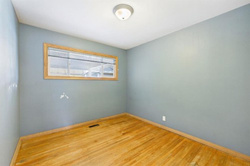 83 Westover Drive Sw, Calgary, AB - Indoor Photo Showing Other Room