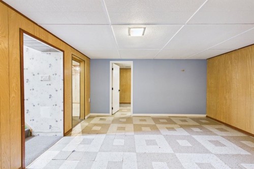 83 Westover Drive Sw, Calgary, AB - Indoor Photo Showing Other Room