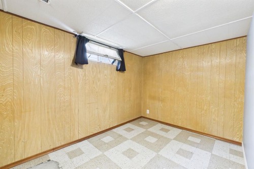 83 Westover Drive Sw, Calgary, AB - Indoor Photo Showing Other Room
