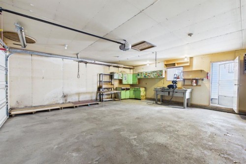 83 Westover Drive Sw, Calgary, AB - Indoor Photo Showing Garage