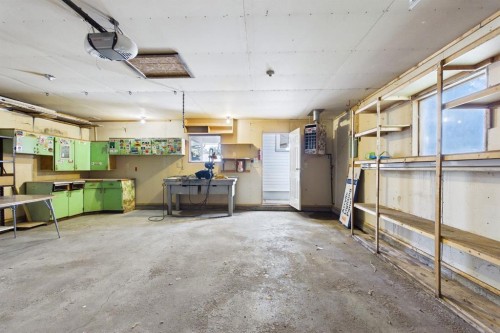 83 Westover Drive Sw, Calgary, AB - Indoor Photo Showing Garage