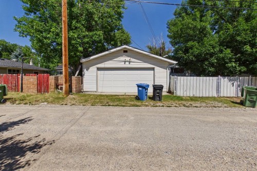 83 Westover Drive Sw, Calgary, AB - Outdoor