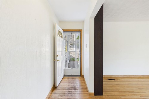 83 Westover Drive Sw, Calgary, AB - Indoor Photo Showing Other Room