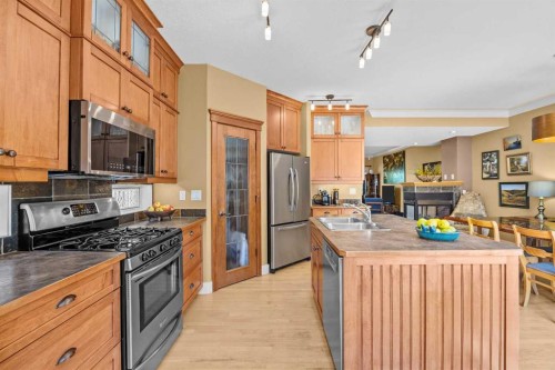 301 29 Avenue Ne, Calgary, AB - Indoor Photo Showing Kitchen With Double Sink