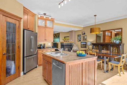 301 29 Avenue Ne, Calgary, AB - Indoor Photo Showing Kitchen With Double Sink
