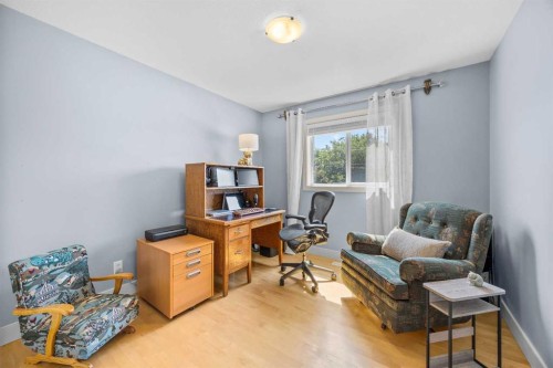 301 29 Avenue Ne, Calgary, AB - Indoor Photo Showing Office