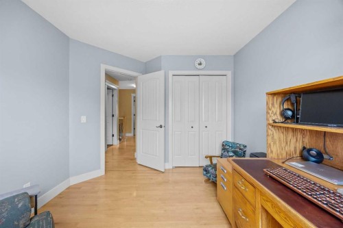 301 29 Avenue Ne, Calgary, AB - Indoor Photo Showing Bedroom