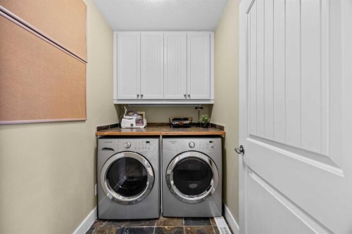 301 29 Avenue Ne, Calgary, AB - Indoor Photo Showing Laundry Room